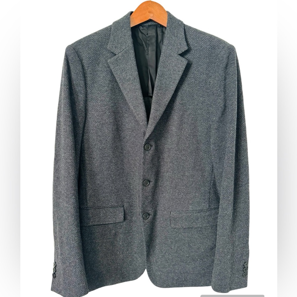 THEORY**Men’s Herringbone 3- button Blazer**Size 40R $785